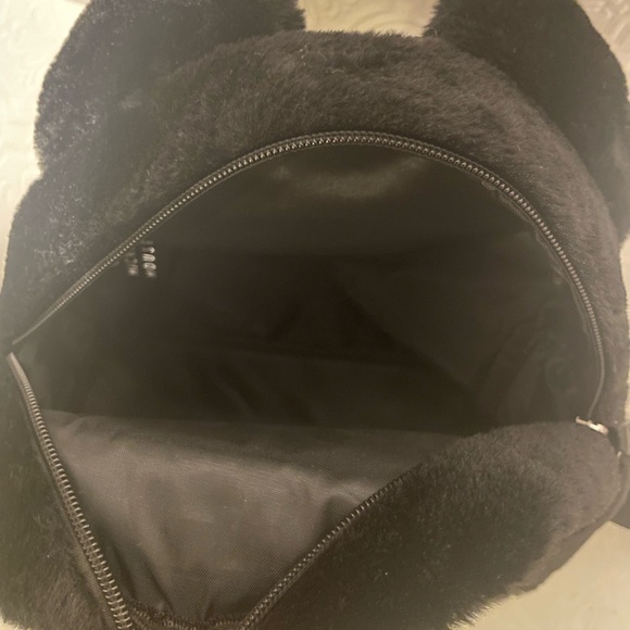 Bioworld x Disney’s Mickey Mouse Black Faux Fur Women’s adjustable backpack Nwt - Picture 6 of 9